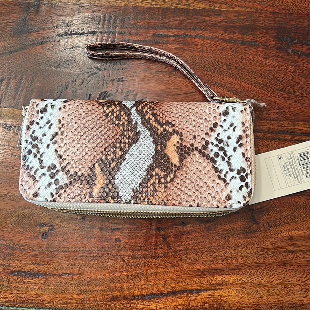 NWT! A new day reptile print embossed wristlet wallet clutch - Picture 3 of 4